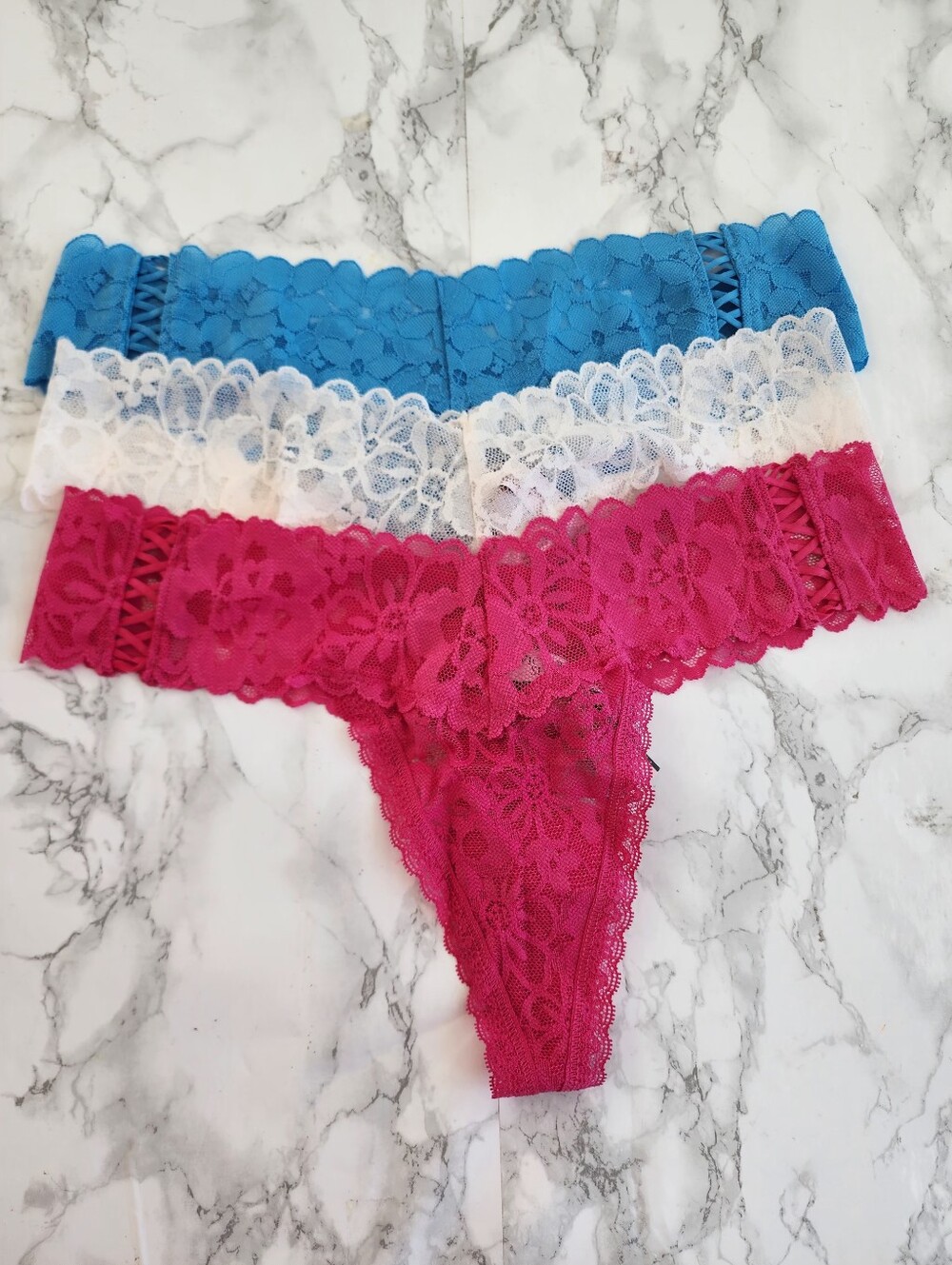 3 VICTORIA'S SECRET THE LACIE THONG PANTIES LOT OF 3 Pack SEXY ROMANTIC M